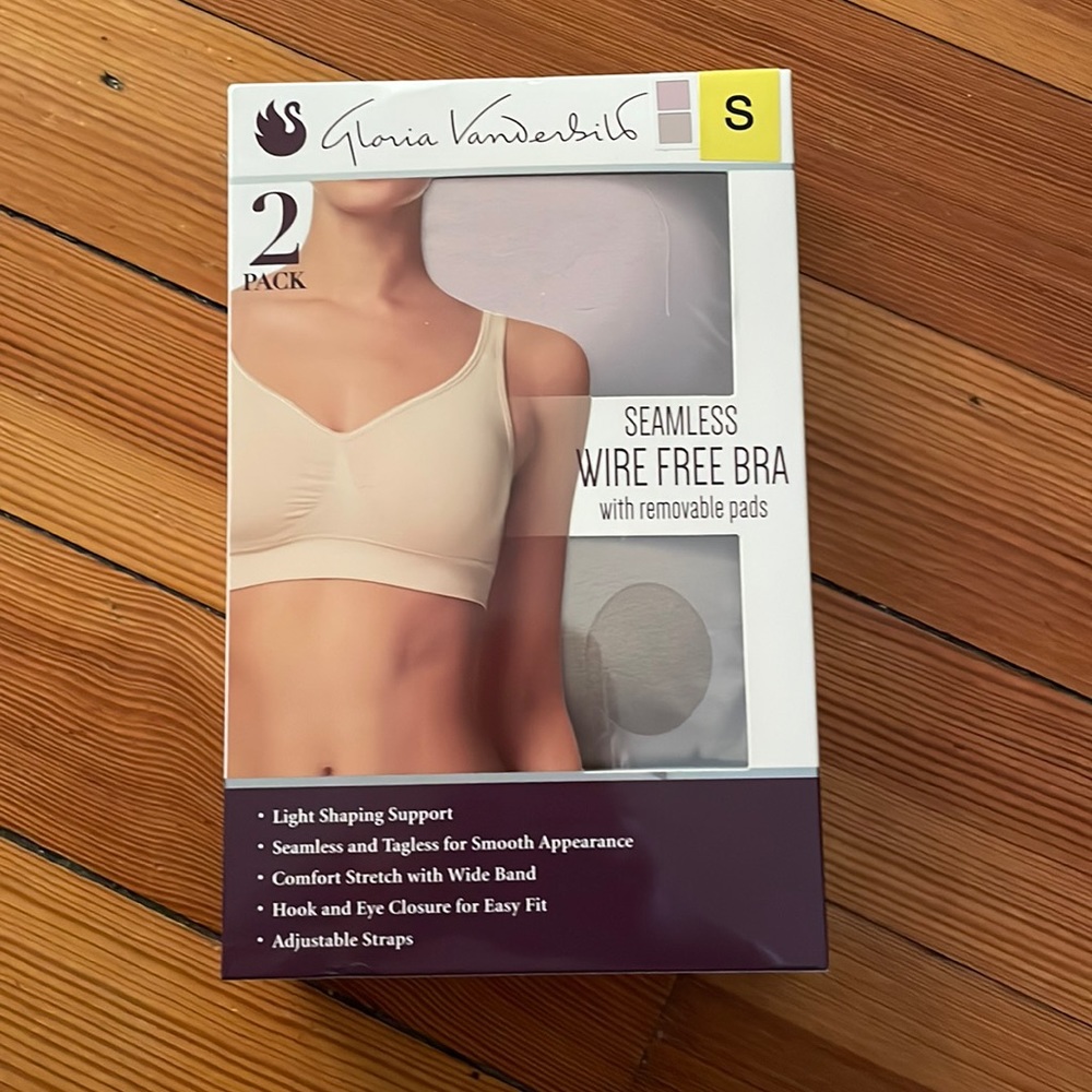 ⭐️ Gloria Vanderbilt Seamless Wire free Bra